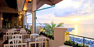 Chatan Seaside Barcafe北谷海辺のバルカフェ